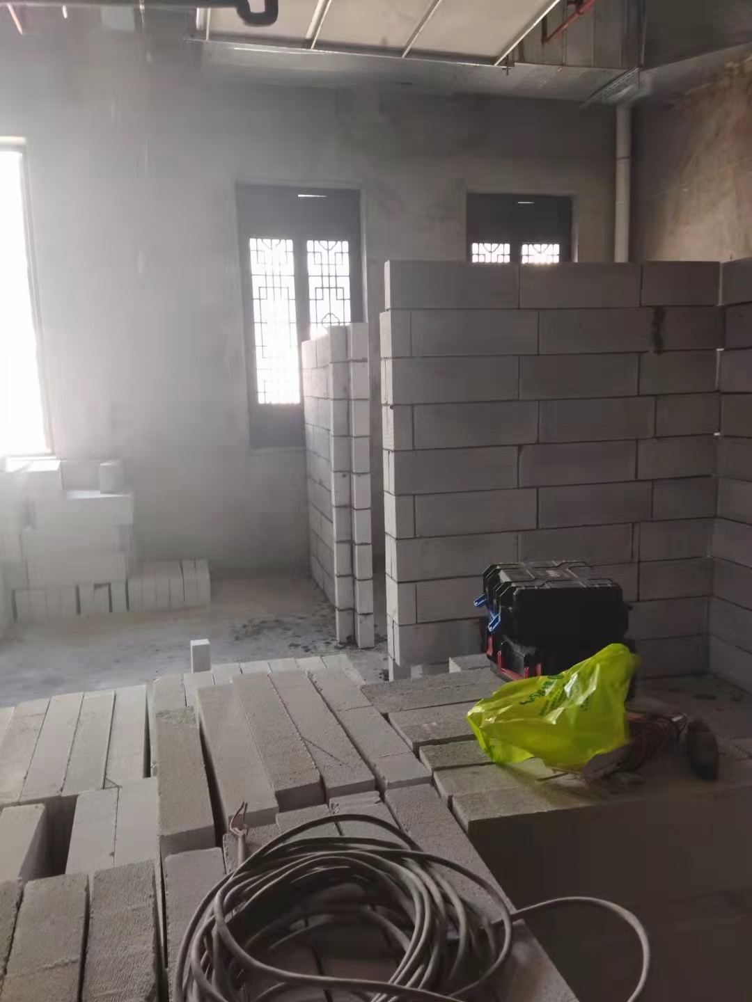 办公室轻质砖隔墙现场参考图